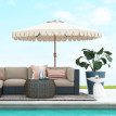 Parasol Hadwin octogonal inclinable en acier effet bois résistant UV crème