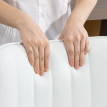 Jeu de 2 tabourets de bar Vilisvik pivotants cuir synthétique blanc